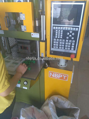 PT-450 VERTICAL Máquina de moldagem por injecção de Babyplast 7.5KW