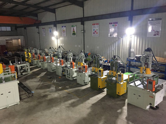 1.6T PT-450D Máquina de Injecção de Plástico de Mesa Deslizante Vertical