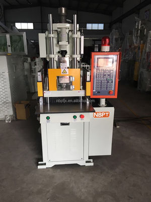 Pequena máquina de moldagem por injecção vertical de plástico VERTICAL 15T