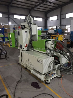 Máquina de moldagem por injecção vertical