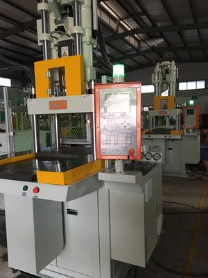 Máquina de moldagem por injecção de placas de deslizamento único vertical 55T
