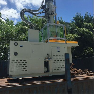 Máquina de moldagem por injecção vertical para fabricação de bolas de golfe