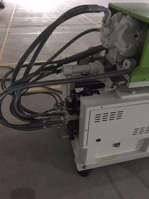 Máquina de moldagem por injecção VÉRTICAL C Com placa de duplo deslizamento Com melhor preço Máquina