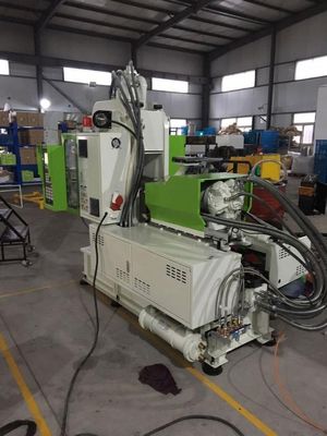 Máquina de moldagem por injecção de plástico vertical de alta eficiência