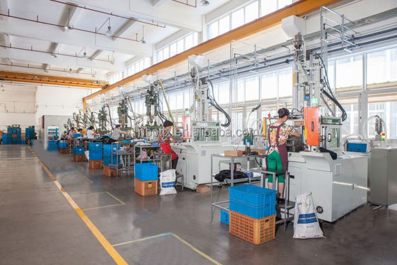 Máquina de fabricação de toalhas de dentes de plástico